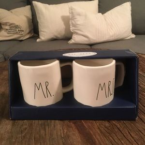 New in Box! Rae Dunn Mr and Mrs Mug Set